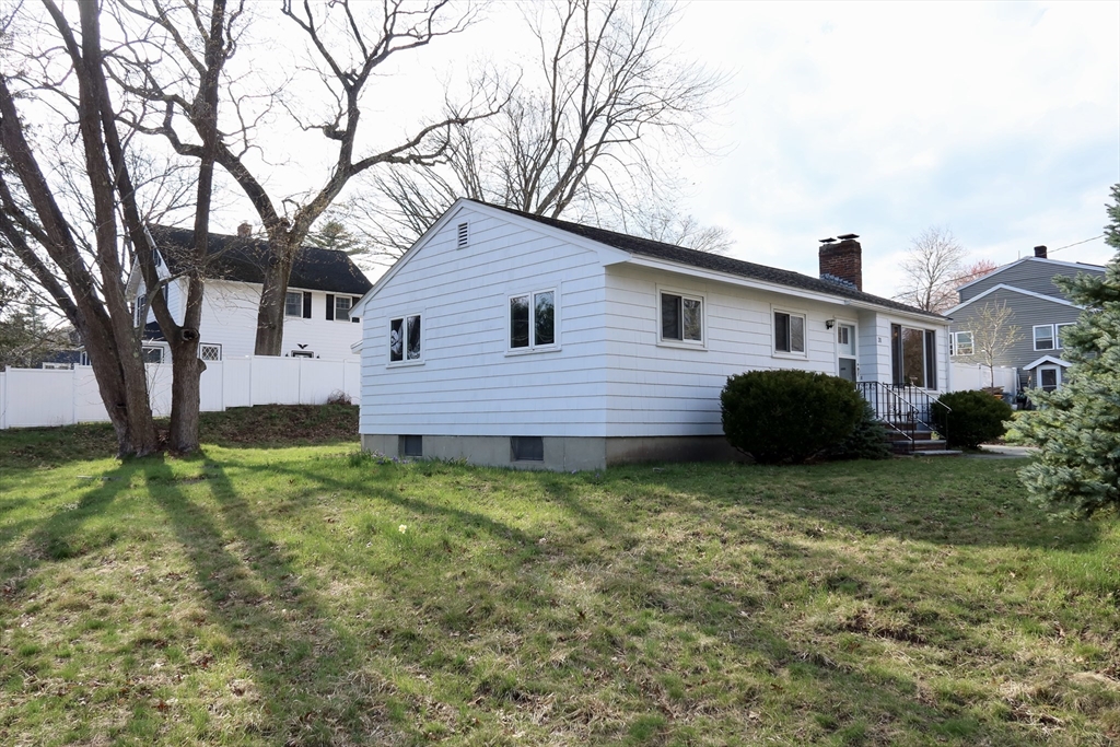 31 Mohawk Road Burlington, MA 01803 - Photo 3 of 25