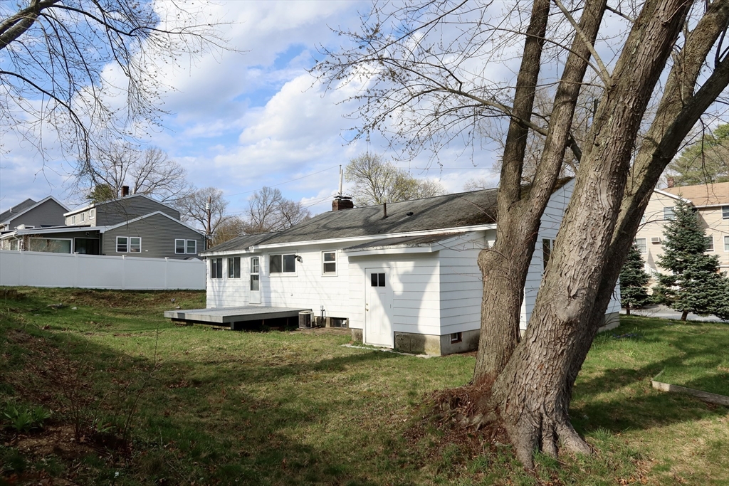 31 Mohawk Road Burlington, MA 01803 - Photo 5 of 25