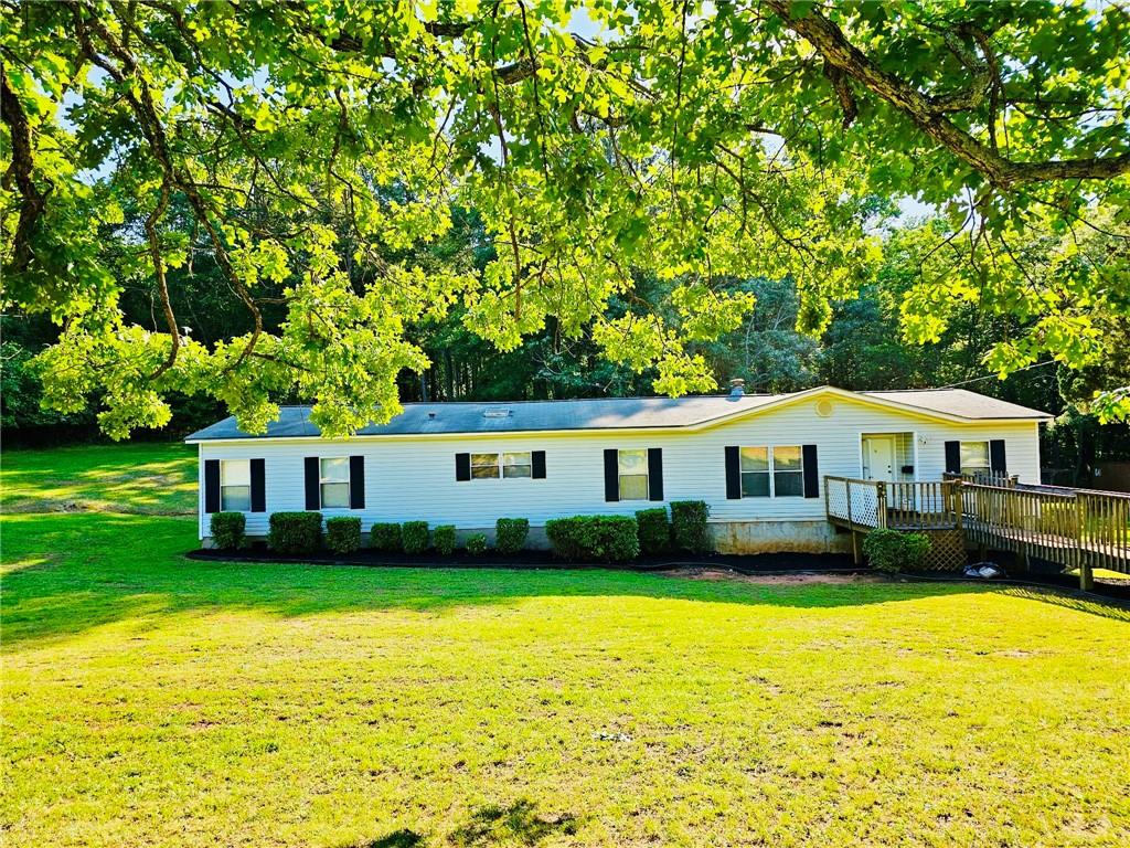 1000 Jim Johnson Road Northwest Winder, GA 30680 - Photo 2 of 37 a view of a house with swimming pool and sitting area