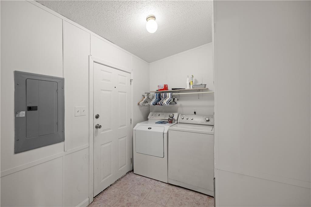 1000 Jim Johnson Road Northwest Winder, GA 30680 - Photo 23 of 37 a utility room with dryer and washer