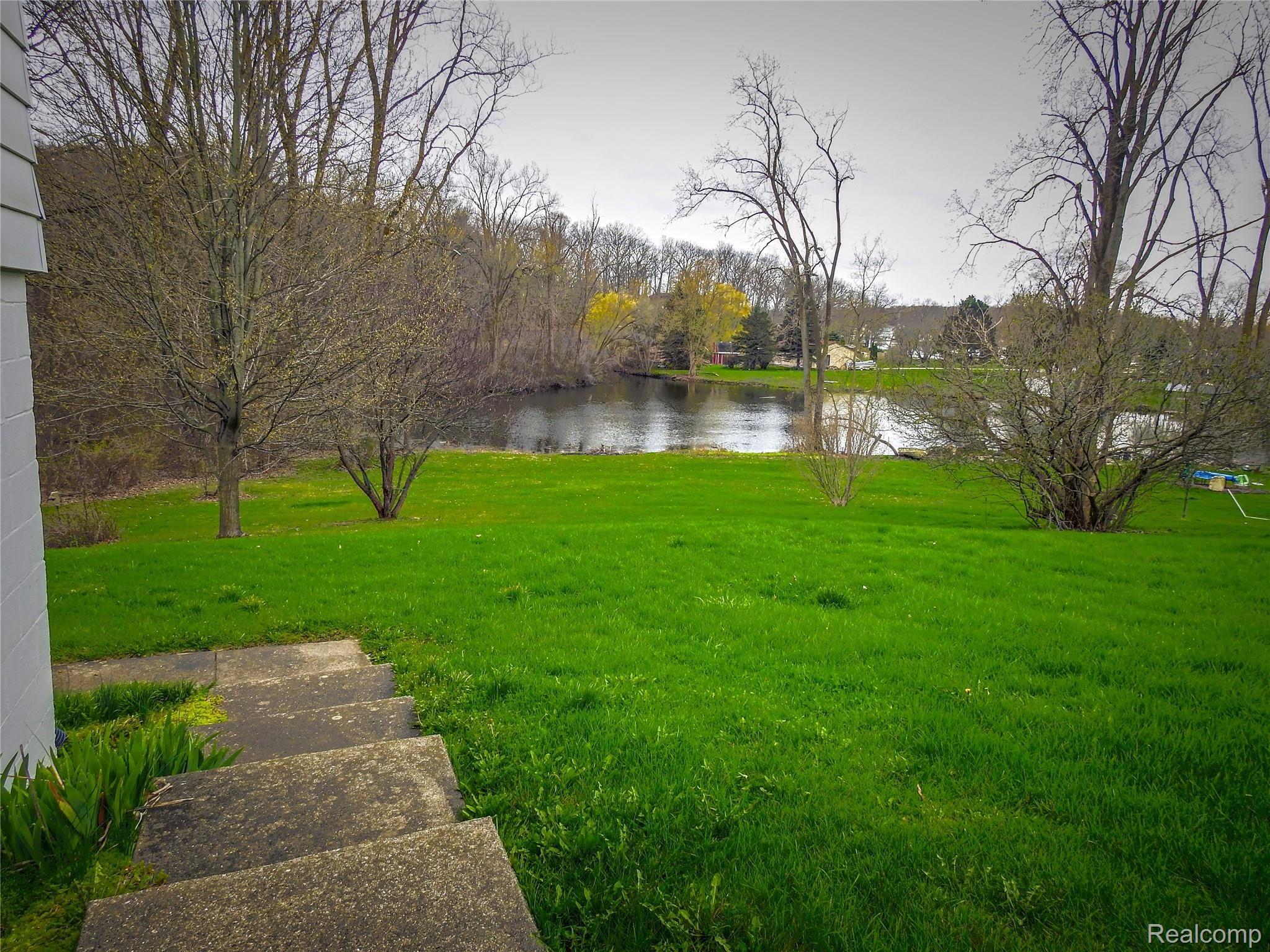 8137 Silver Lake Rd (215)-HDR.jpg