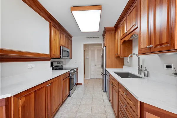 $474,900 | 22 Park Lane, Unit 204, Park Ridge, IL 60068