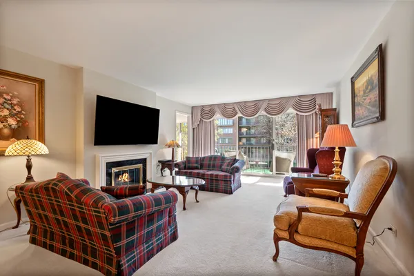 $474,900 | 22 Park Lane, Unit 204, Park Ridge, IL 60068