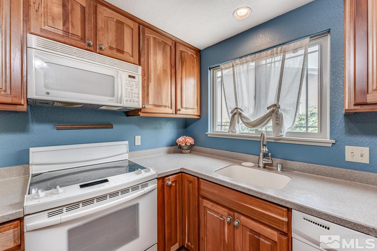 4310 Houston Drive Reno, NV 89502 - Photo 5 of 27 Photo 5