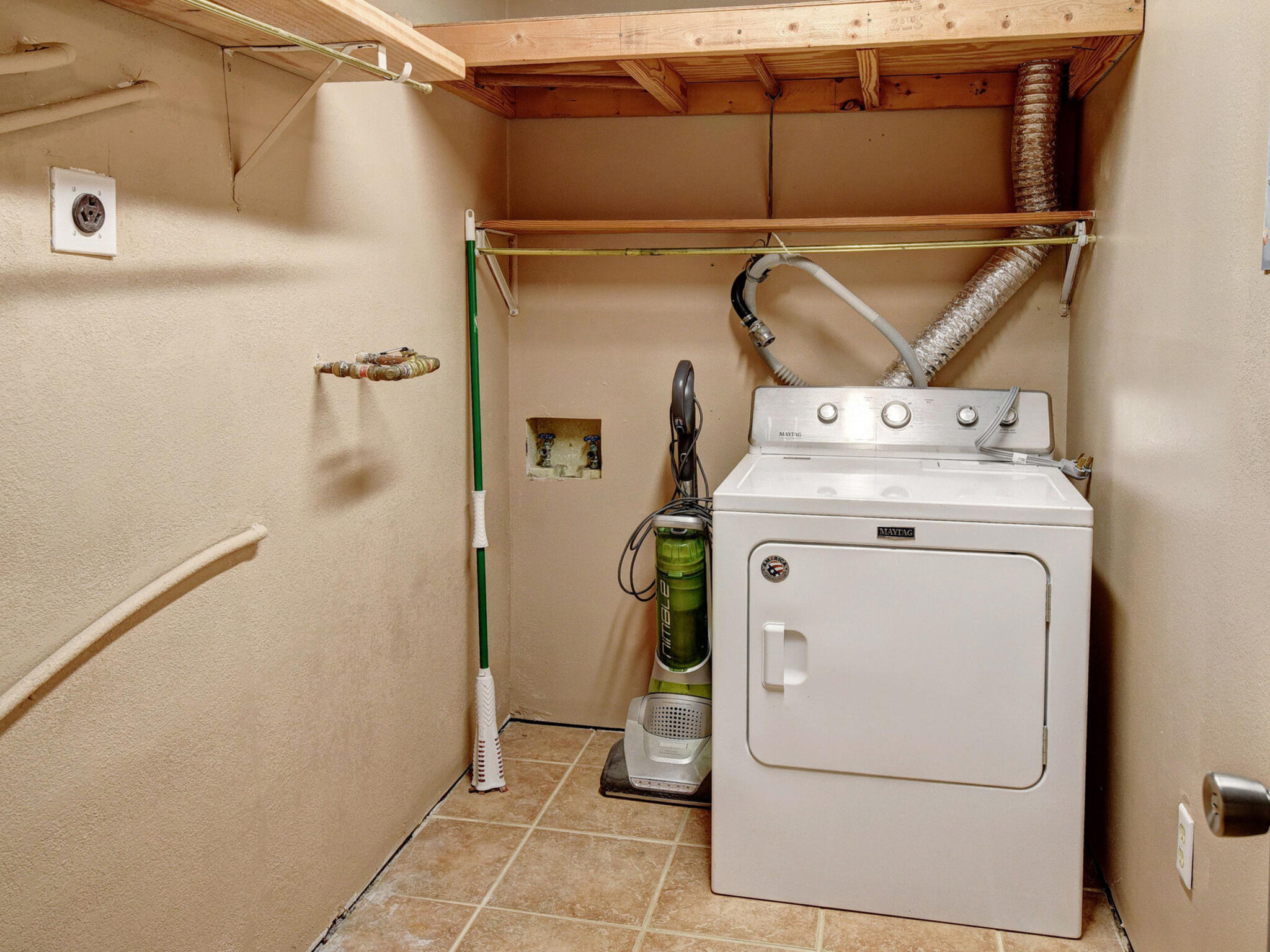 176 Lacy Drive Elgin, TX 78621 - Photo 27 of 40 a utility room with dryer and washer