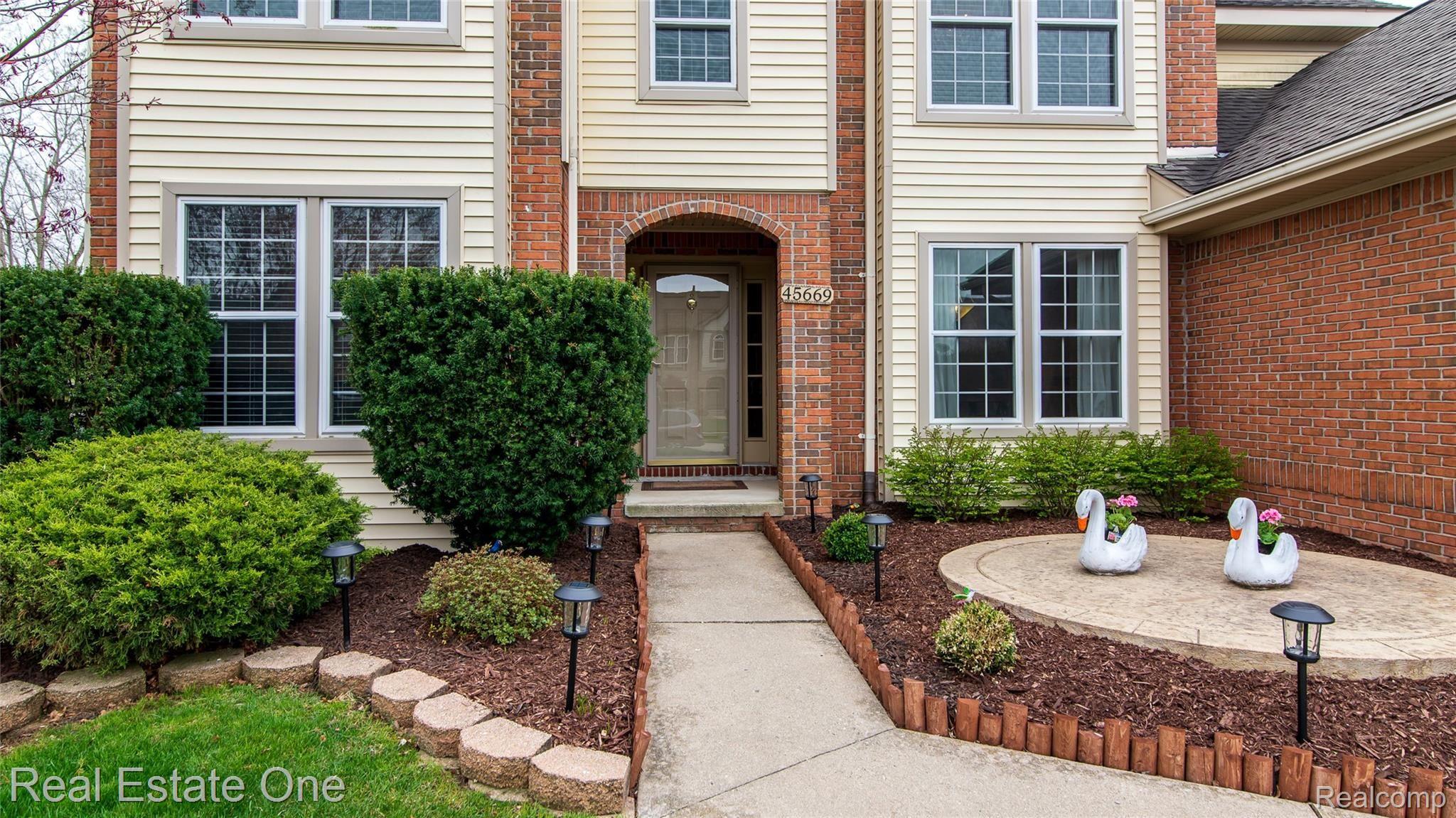 45669 Radnor Road Canton, MI 48187 - Photo 4 of 60 003_58.jpg