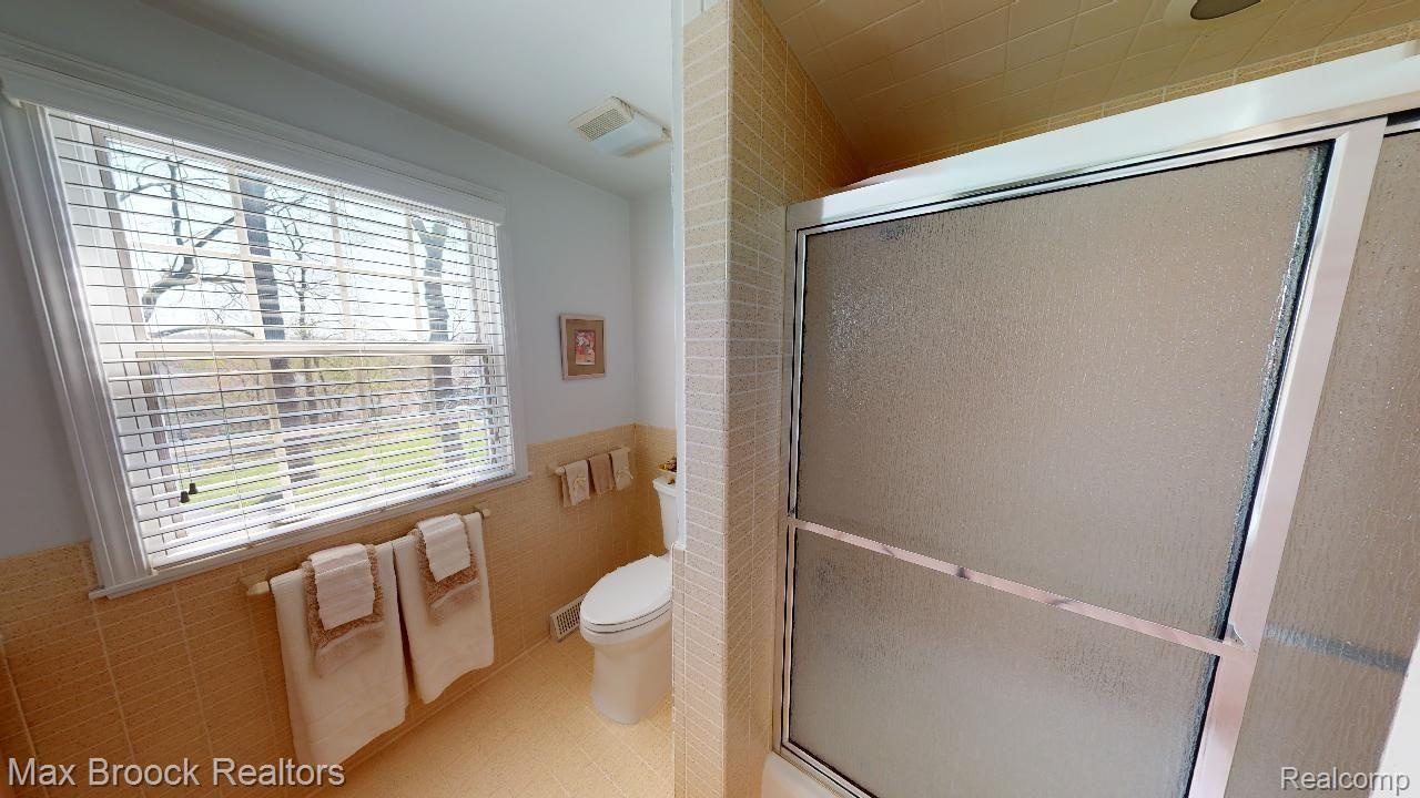 4146 Nearbrook Road Bloomfield Hills, MI 48302 - Photo 46 of 67 Full Bath 2nd Floor - Other 1.jpg