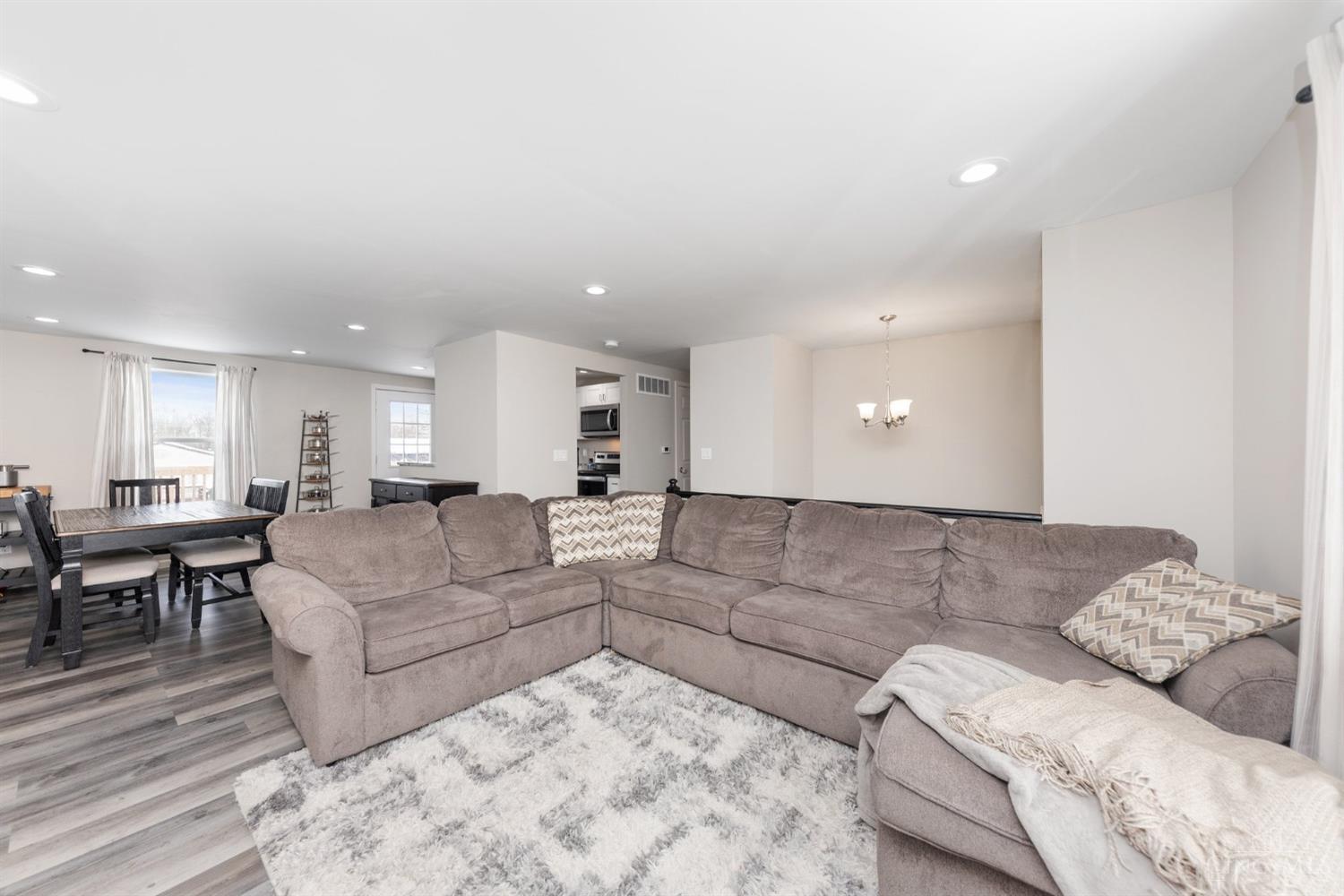 686 Woodgate Road Cincinnati, OH 45244 - Photo 13 of 34 Gallery Image 13