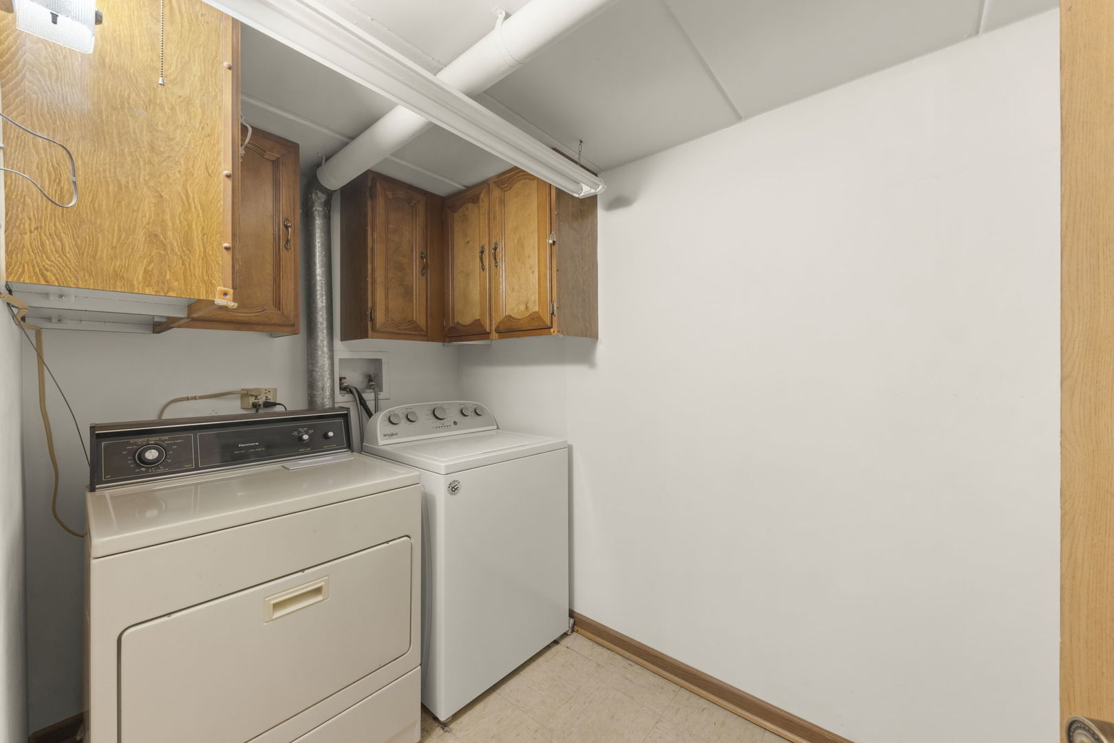 393 Duane Street, Unit 203 Glen Ellyn, IL 60137 - Photo 14 of 18 a utility room with dryer and washer