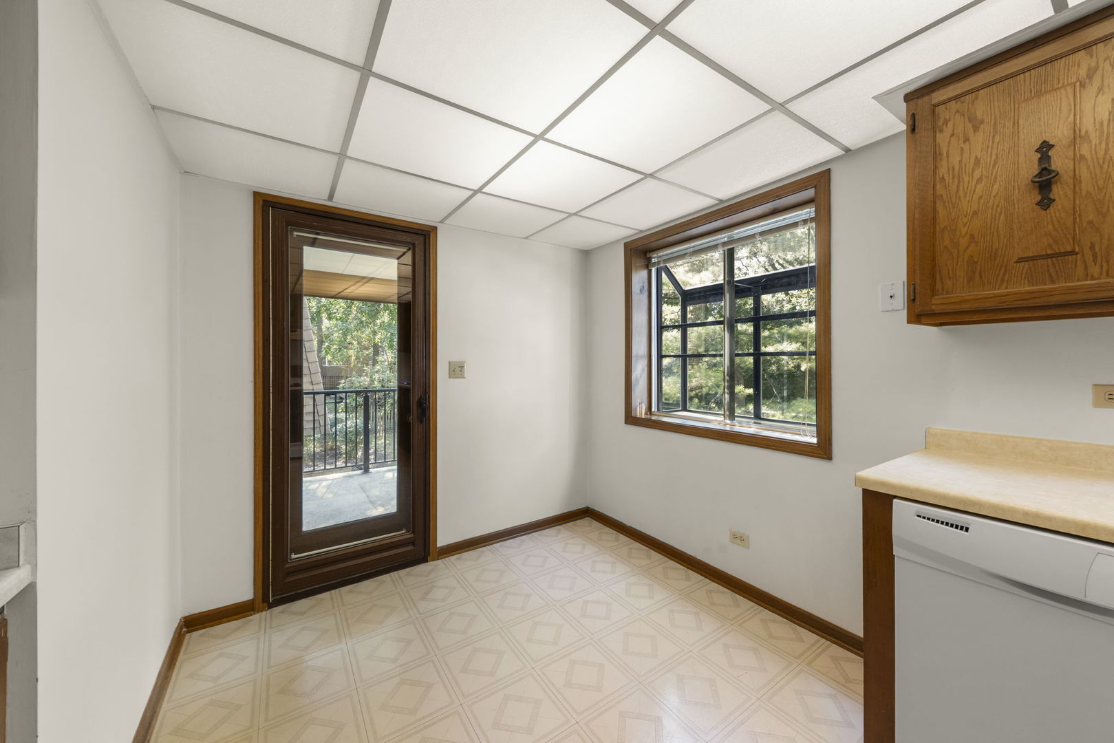 393 Duane Street, Unit 203 Glen Ellyn, IL 60137 - Photo 8 of 18 a view of a room that has a window and a kitchen