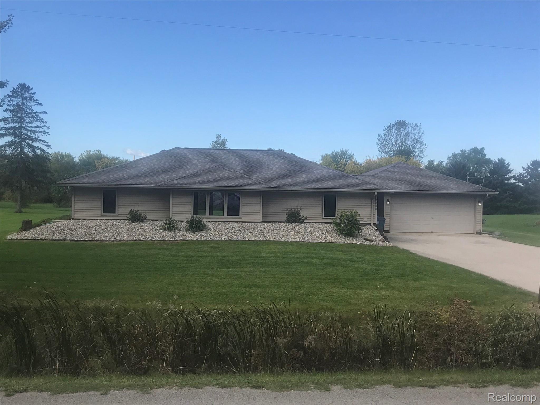 2252 Fraser Road Kawkawlin, MI 48631 - Photo 1 of 25 1.jpg