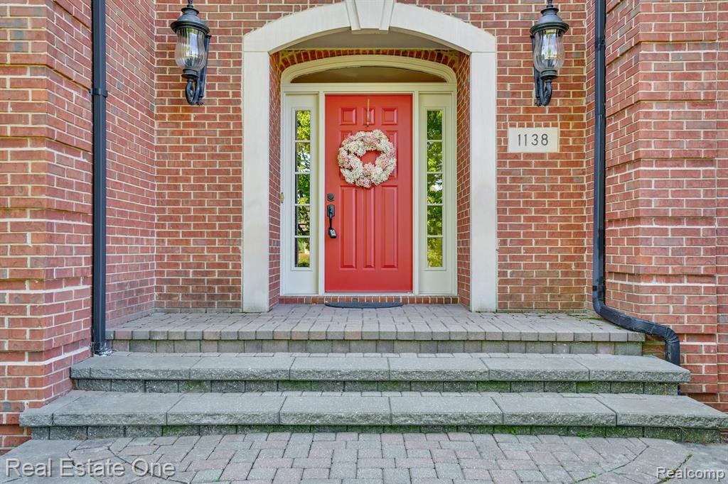 1138 Ridgeway Drive Rochester, MI 48307 - Photo 2 of 65