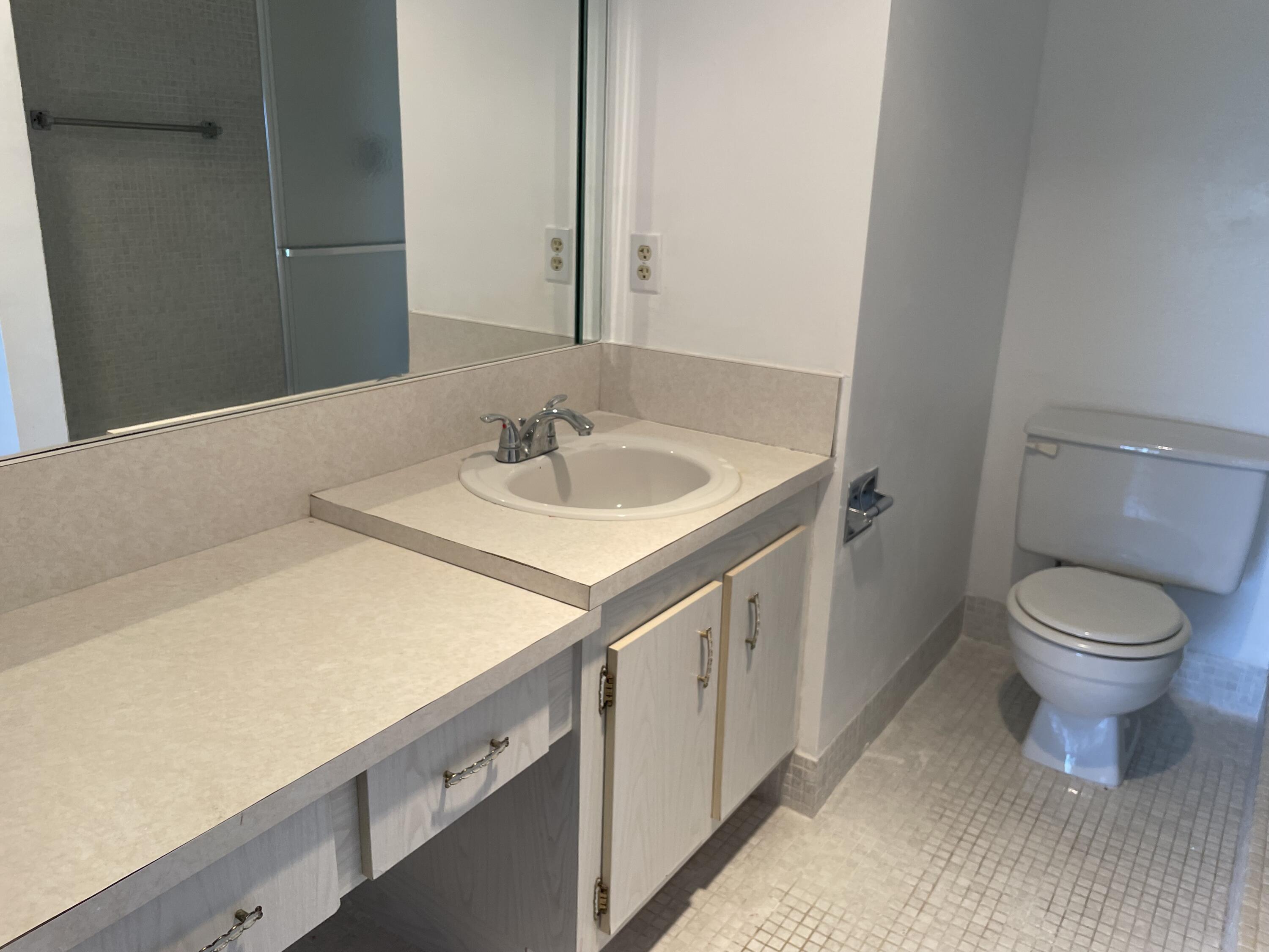 4002 Hythe A Boca Raton, FL 33434 - Photo 6 of 9 MASTER BATH