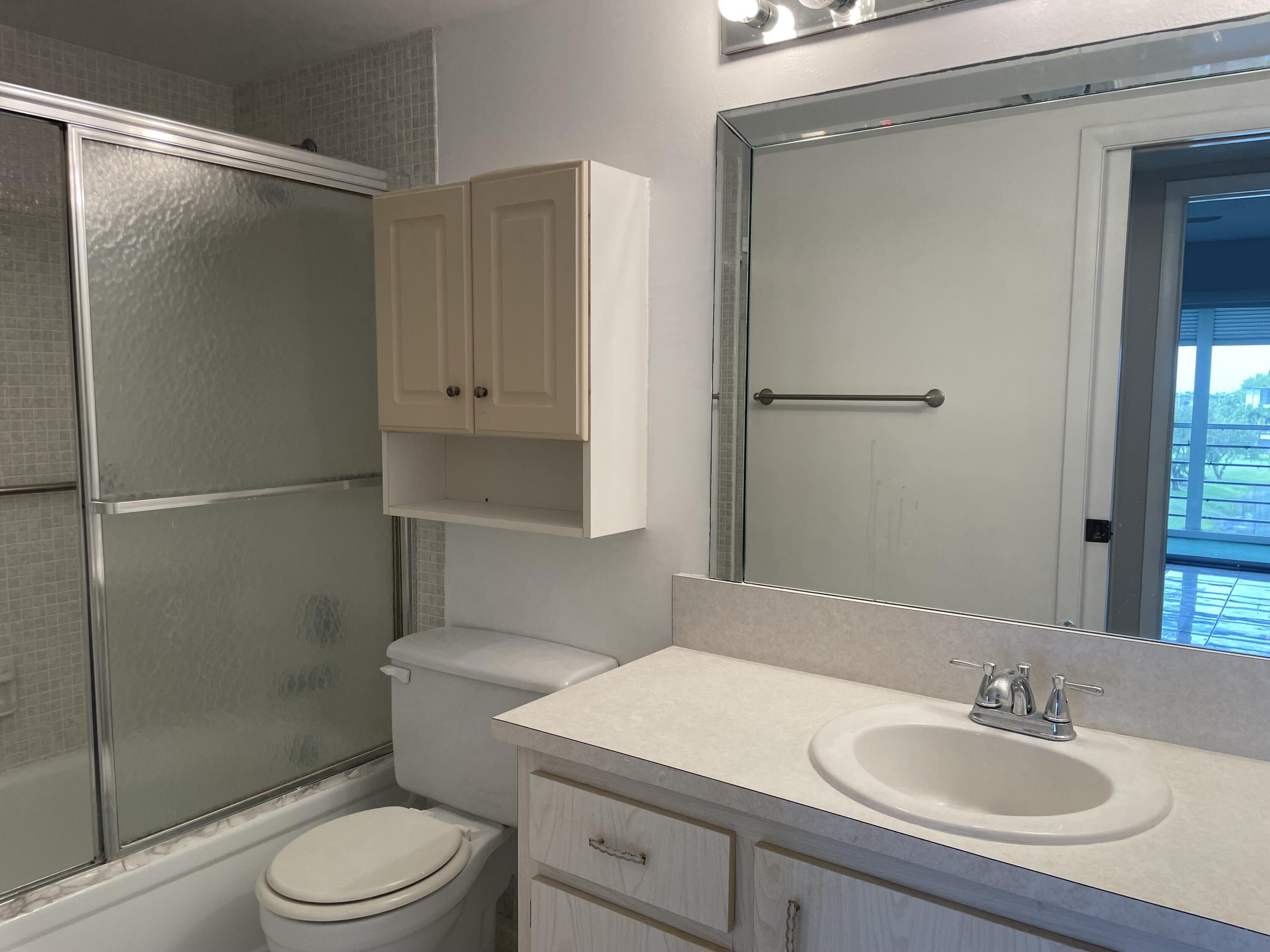 4002 Hythe A Boca Raton, FL 33434 - Photo 8 of 9 BATH