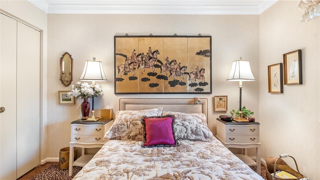 7844 Travelers Tree Drive Boca Raton, FL 33433 - Photo 27 of 40 a room with furniture and a mirror