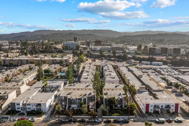 a view of a tennis court