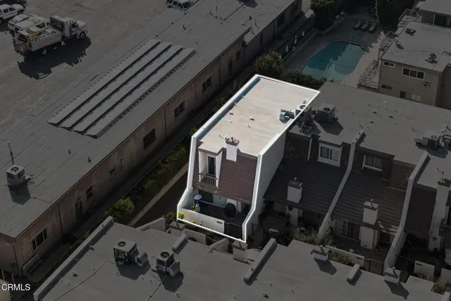 $680,000 | 18360 Collins Street, Unit L, Tarzana, CA 91356