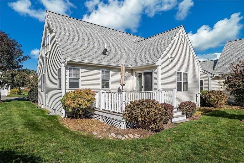 4 Old Field Road, Unit 4 Plymouth, MA 02360 - Photo 5 of 42 a house view with a garden space