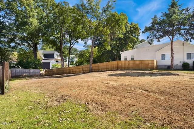 a house view with a outdoor space