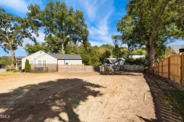 a view of the back yard of the house