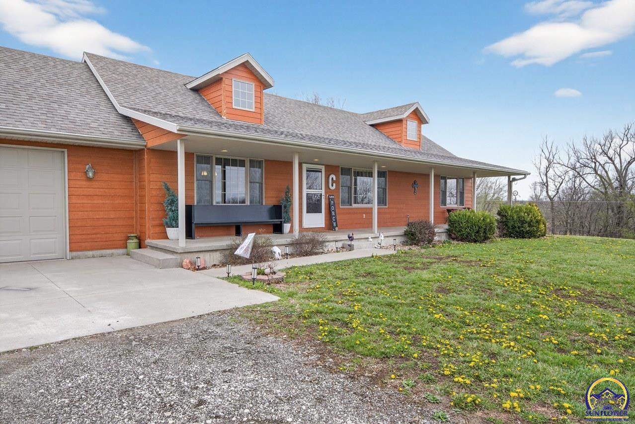 11490 218 Road Holton, KS 66436 - Photo 2 of 60