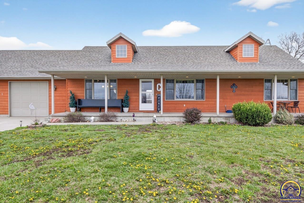 11490 218 Road Holton, KS 66436 - Photo 3 of 60