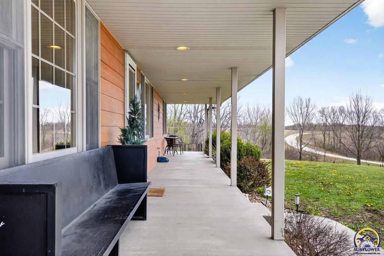 11490 218 Road Holton, KS 66436 - Photo 4 of 60