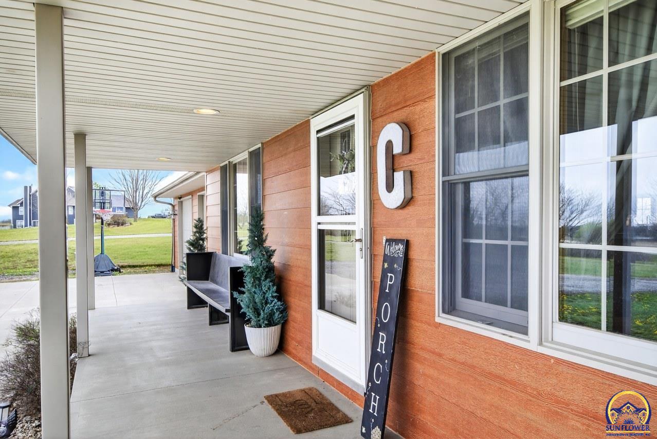11490 218 Road Holton, KS 66436 - Photo 5 of 60