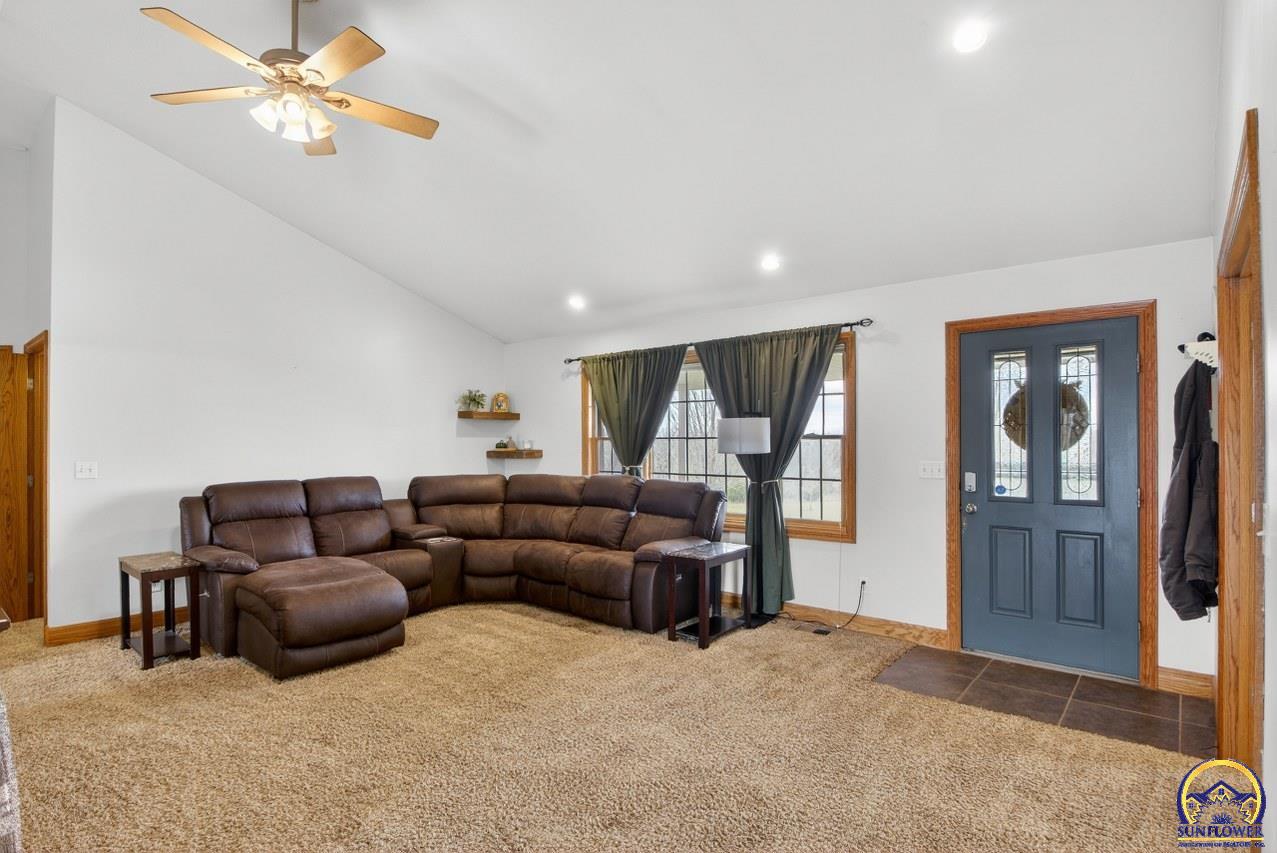 11490 218 Road Holton, KS 66436 - Photo 7 of 60