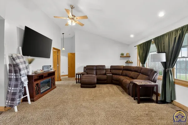 $449,750 | 11490 218 Road, Holton, KS 66436