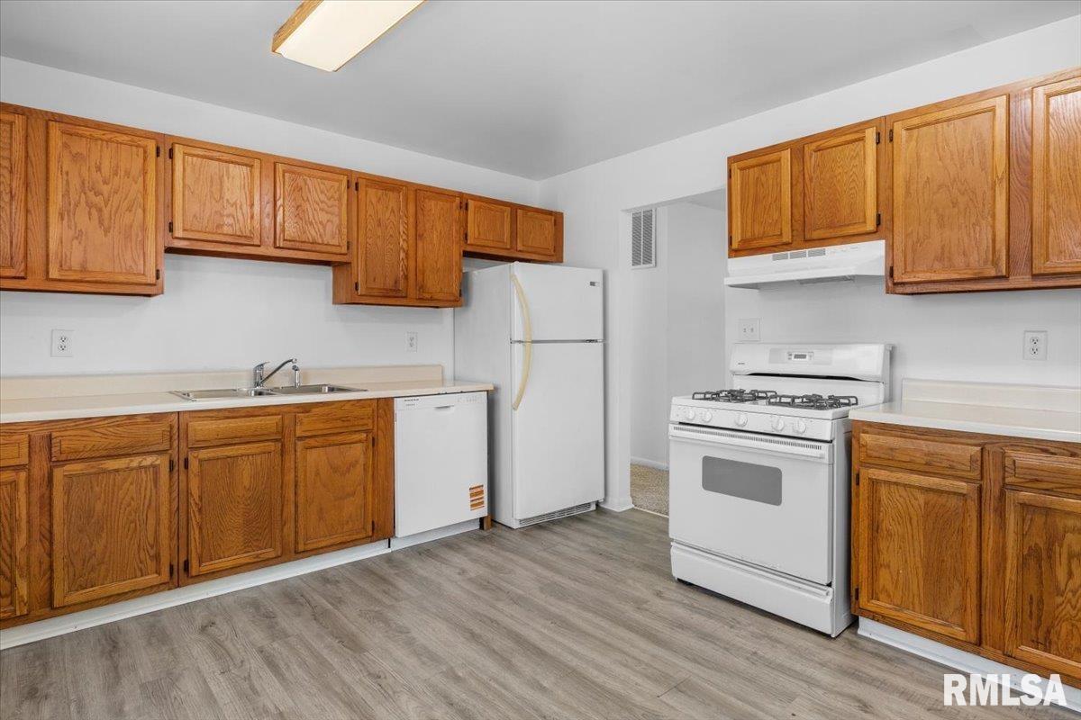 1820 Fairmont Drive Springfield, IL 62702 - Photo 11 of 26