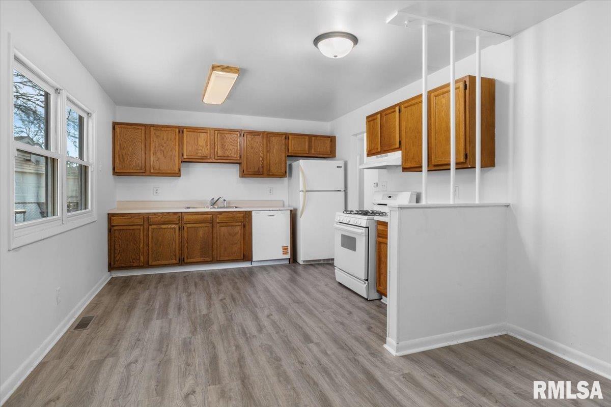 1820 Fairmont Drive Springfield, IL 62702 - Photo 12 of 26