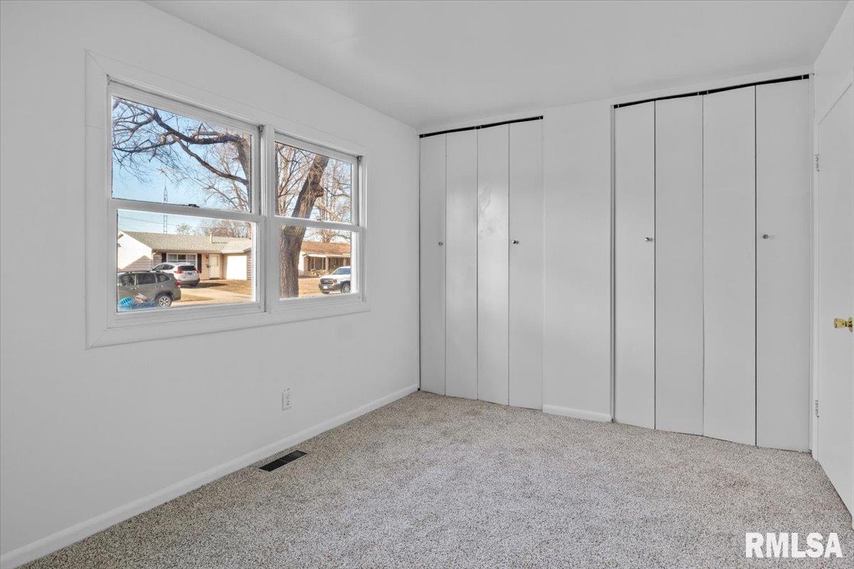 1820 Fairmont Drive Springfield, IL 62702 - Photo 17 of 26