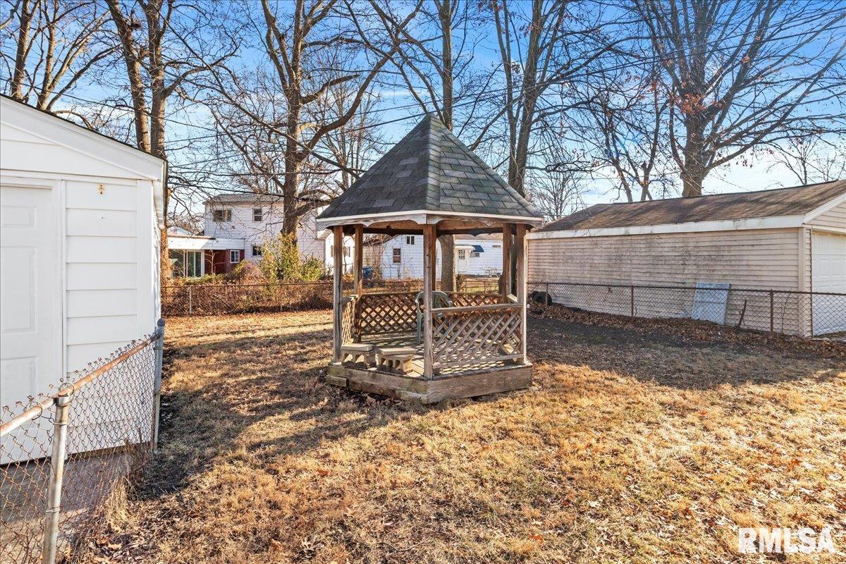 1820 Fairmont Drive Springfield, IL 62702 - Photo 23 of 26