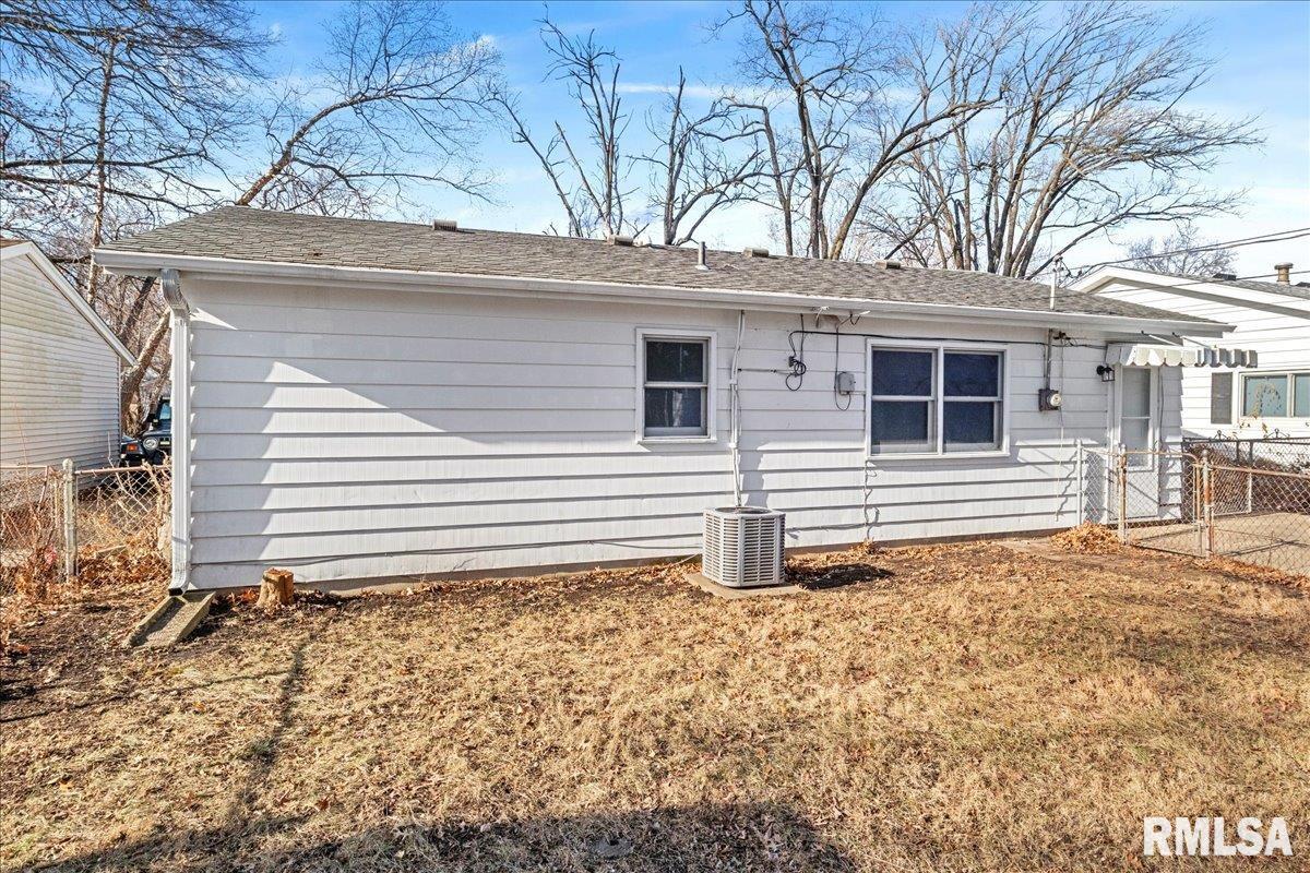 1820 Fairmont Drive Springfield, IL 62702 - Photo 25 of 26