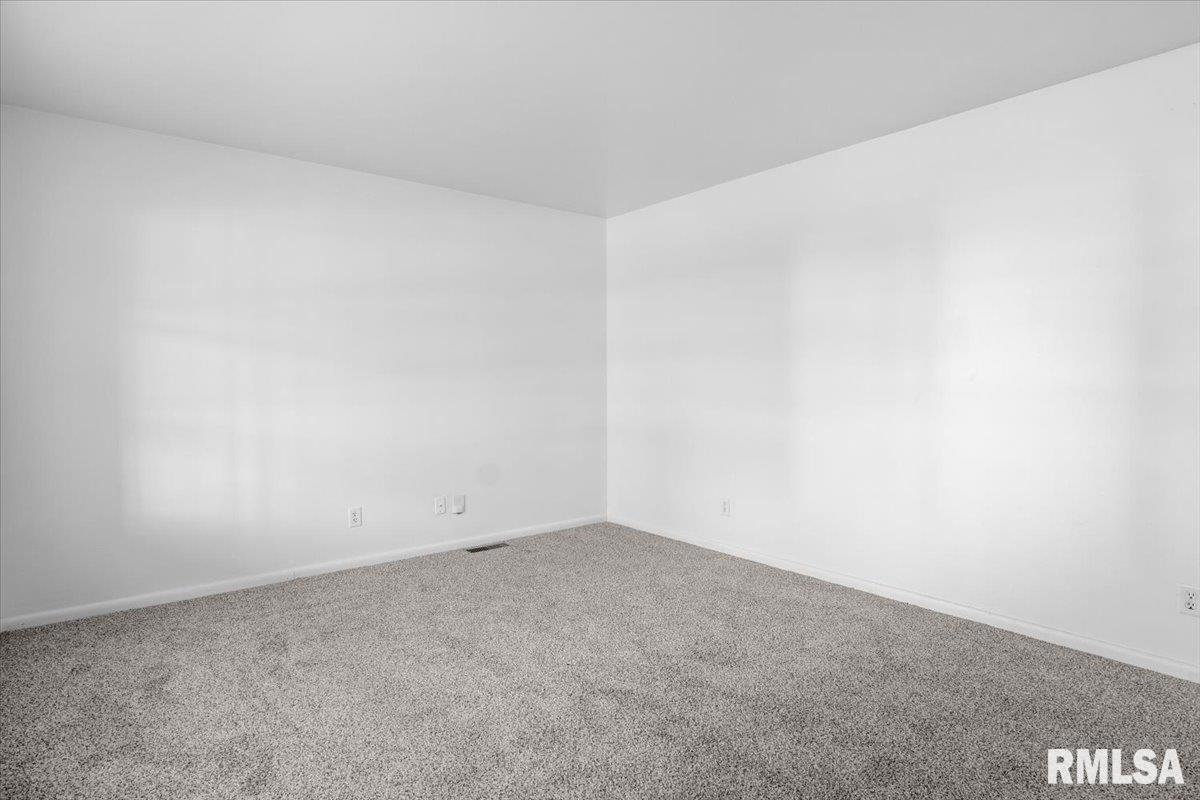 1820 Fairmont Drive Springfield, IL 62702 - Photo 4 of 26