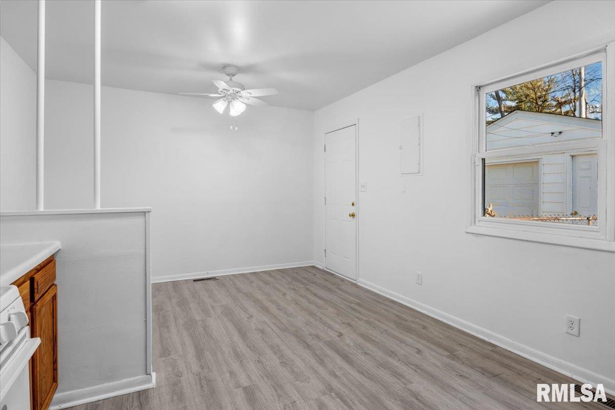 1820 Fairmont Drive Springfield, IL 62702 - Photo 9 of 26