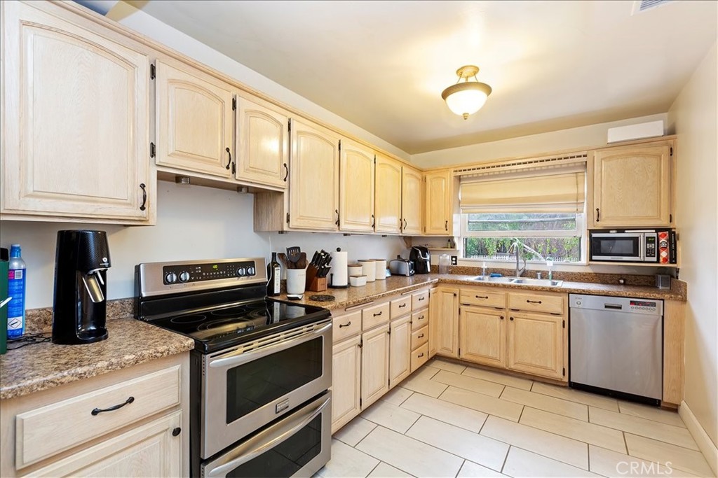 4910 Brockton Avenue Riverside, CA 92506 - Photo 14 of 35 Kitchen