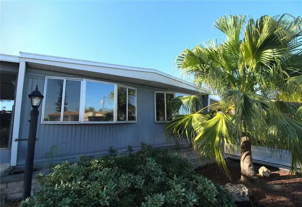$1,300 | 716 49th Avenue West, Bradenton, FL 34207