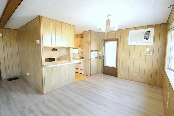 $1,300 | 716 49th Avenue West, Bradenton, FL 34207