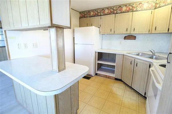 $1,300 | 716 49th Avenue West, Bradenton, FL 34207