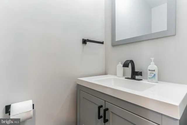 a close view of sink and tap