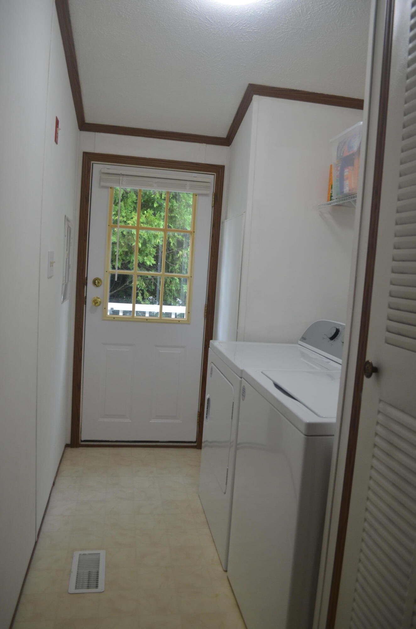 59 Ocean Point Road, Unit 21 Boothbay Harbor, ME 04538 - Photo 9 of 16 laundry