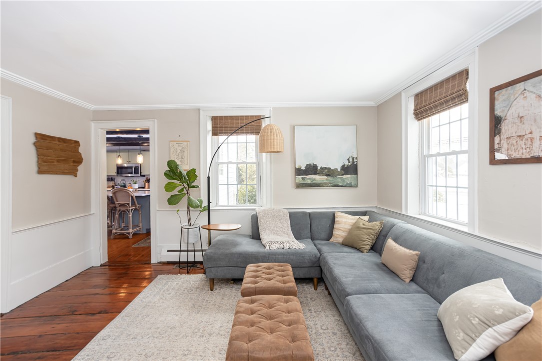 417 Middle Road Portsmouth, RI 02871 - Photo 4 of 32 Gallery Image 4