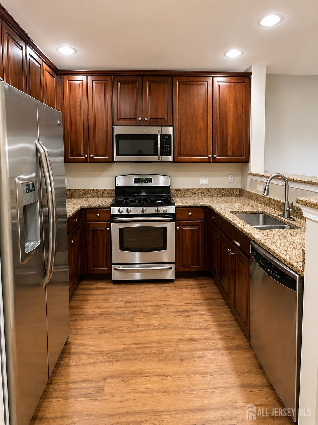368 Rector Street, Unit 309 Perth Amboy, NJ 08861 - Photo 10 of 43
