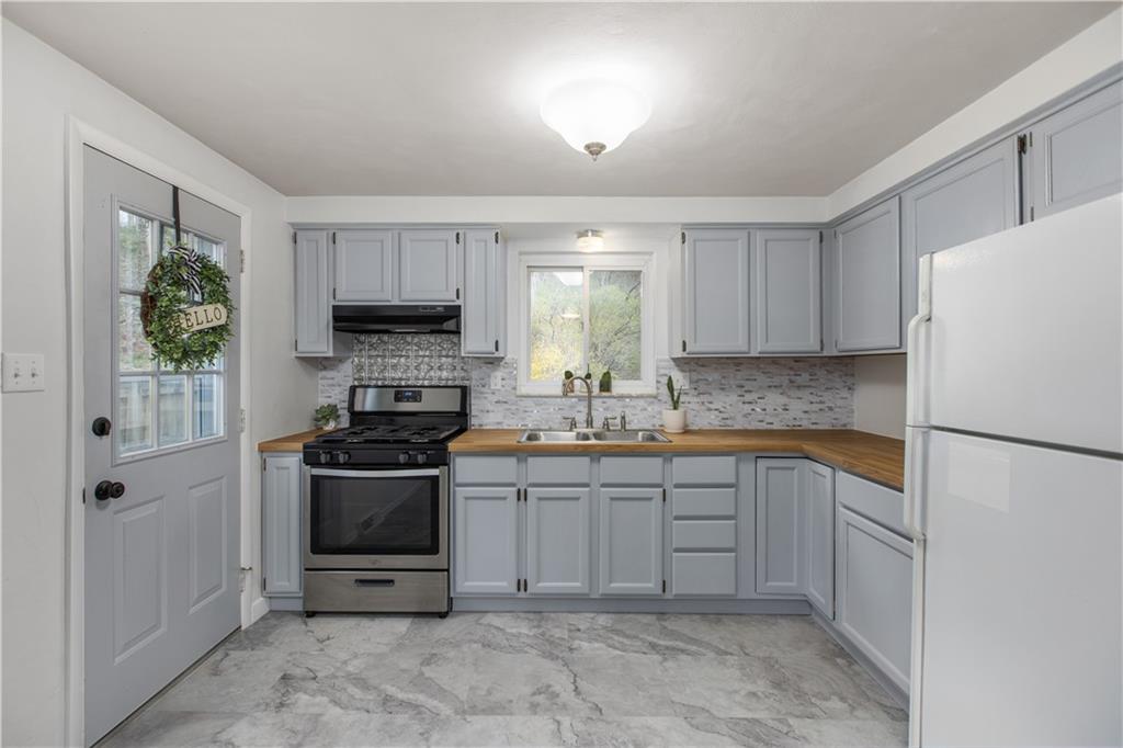 404 Stotler Road Pittsburgh, PA 15235 - Photo 7 of 23 Gallery Image 7