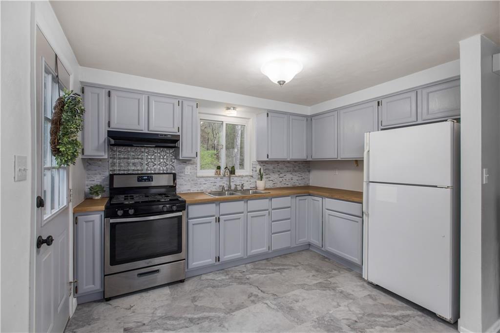 404 Stotler Road Pittsburgh, PA 15235 - Photo 8 of 23 Gallery Image 8