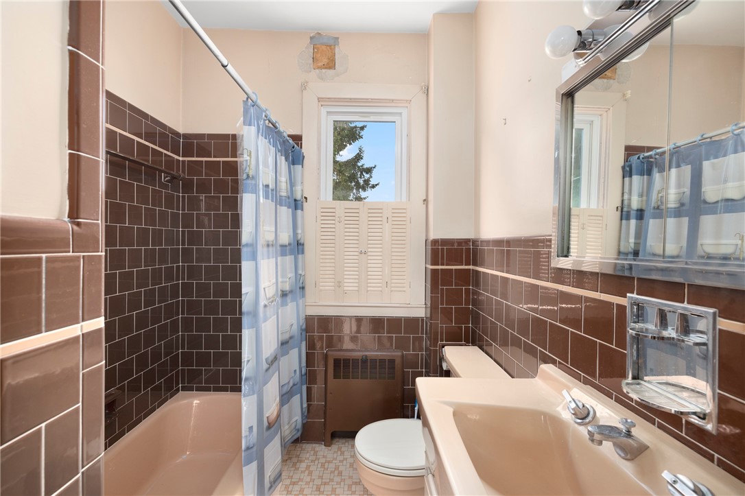 45 Gordon Street Cranston, RI 02910 - Photo 16 of 44 Bathroom - Apt #1