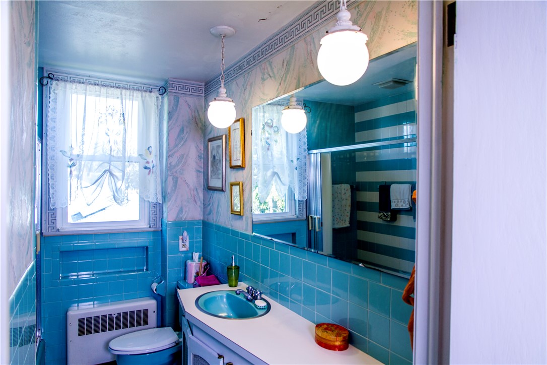 45 Gordon Street Cranston, RI 02910 - Photo 26 of 44 Bathroom #2 - Apt #2