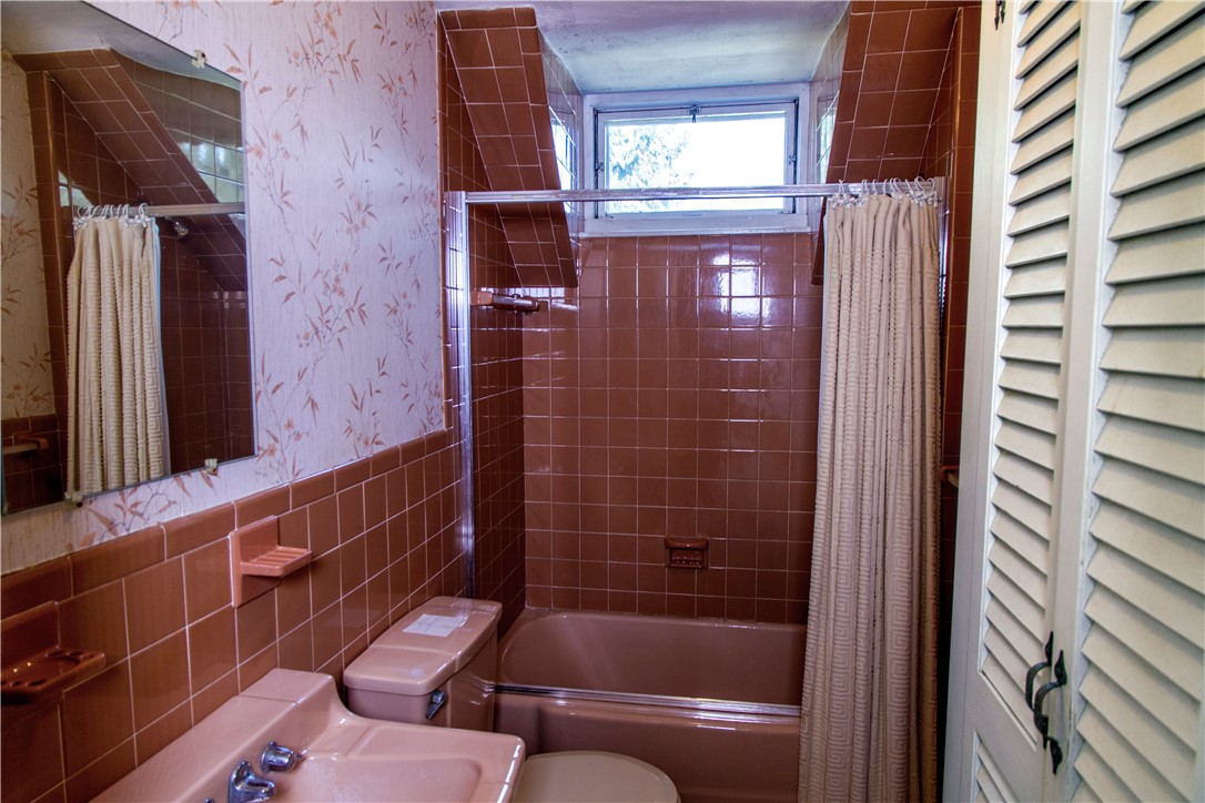 45 Gordon Street Cranston, RI 02910 - Photo 32 of 44 Bathroom - Apt #3